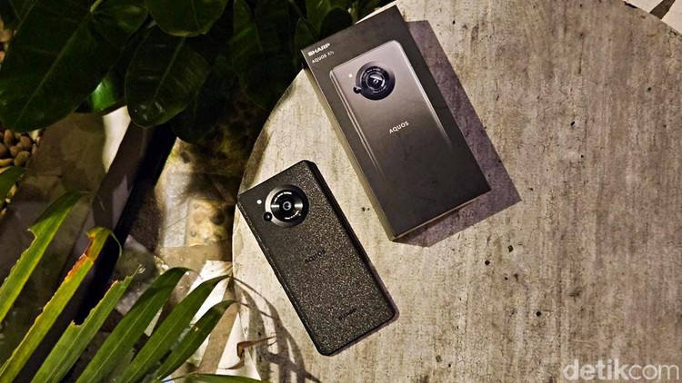 Sharp Aquos R7s