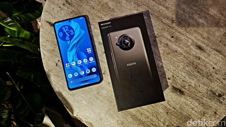 Sharp Aquos R7s