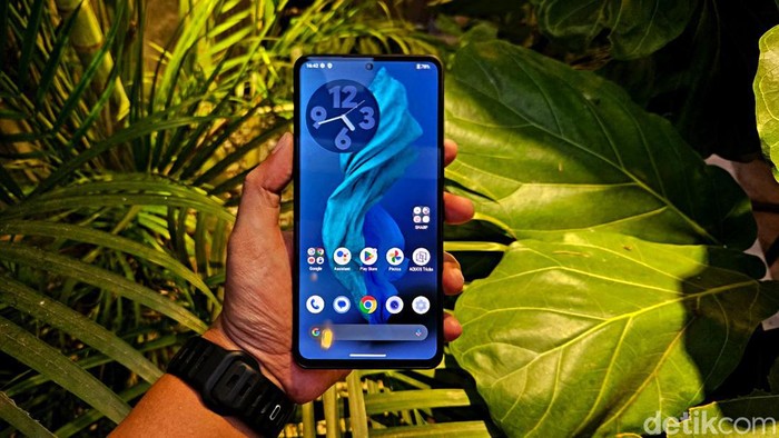 Sharp Aquos R7s