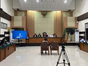Jaksa Minta Sidang Digelar Tertutup, Haris Azhar Tak Terima