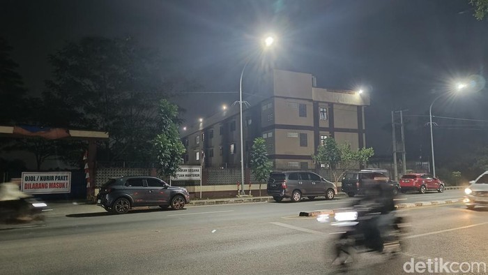 Suasana Rusun Polri, Cikeas, Kabupaten Bogor, Jawa Barat pukul 19.30 WIB. (Rizky/detikcom)