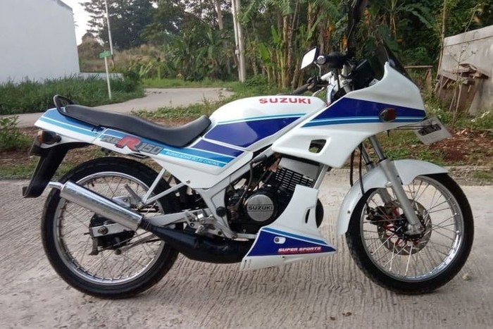 Suzuki RGR 150. Suzuki RGR 150.