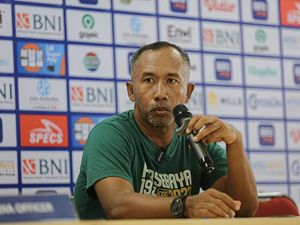 Persebaya Vs PSM, Uston Nawawi Tak Takut Status Juara Bertahan Juku Eja