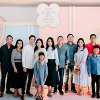 Valencia mengaku bahagia hamil anak pertama sebulan setelah menikah. “One month into our marriage, God gave us the most wonderful gift. Feeling so thankful, happy and blessed. Baby girl, we can’t wait to meet you this coming January 2024. Know that you are loved and that you will always have mom and dad rooting for you,” tulisnya di Instagram. Foto: Instagram @valenciatanoe