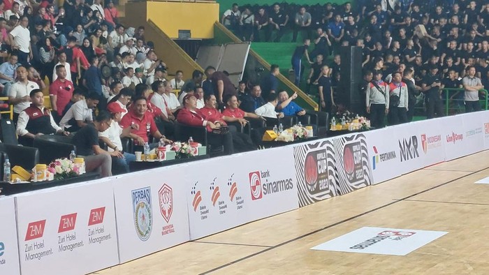 Wakapolri Komjen Agus Andrianto dan Menpora Dito Ariotedjo hadiri penutupan Kapolri Cup 2023 di GOR Soemantri.