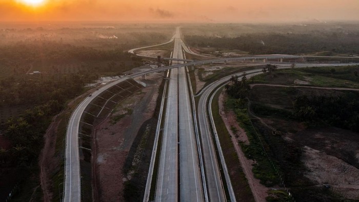 Wow! Penampakan Terkini Tol Indrapura-Kisaran 47,75 Km PT Hutama Karya (Persero) (Hutama Karya) menargetkan pembangunan ruas JTTS lainnya yakni Jalan Tol Indrapura–Kisaran 47,75 km rampung sesuai target di tahun ini.