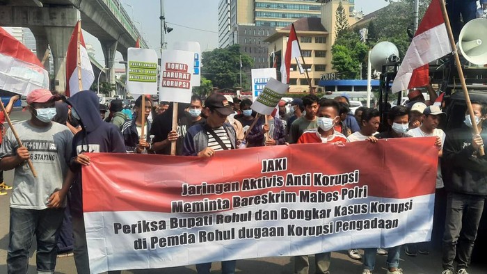 Jaringan Aktivis Anti Korupsi kembali turun ke Jalan dan meminta Bareskrim Mabes Polri untuk menuntaskan dugaan kasus korupsi di Rokan Hulu Riau.