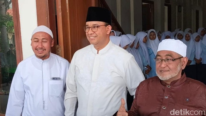 Anies Baswedan di Pondok Pesantren Nurul Qodim, Kalikajar Kulon, Kecamatan Paiton, Kabupaten Probolinggo