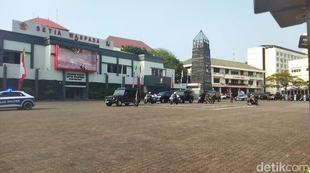 Atraksi para anggota paspampres.