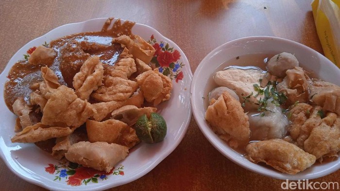 Slurrp! Hangat Lezat Bakso Cuanki Viral yang Antreannya Mengular