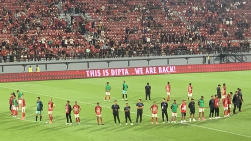 Selebrasi para pemain dan suporter Bali United seusai laga di Stadion Kapten Dipta, Senin malam (7/8/2023).