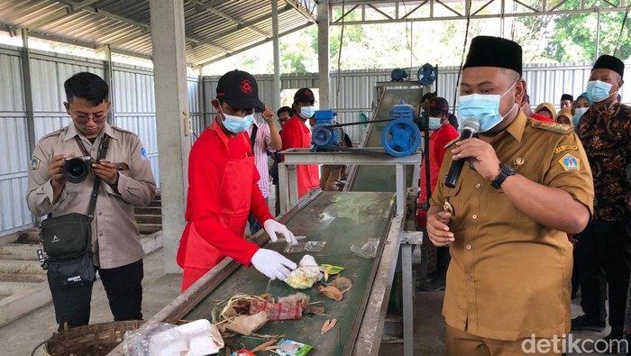 Bupati Gresik Fandi Akhmad Yani
