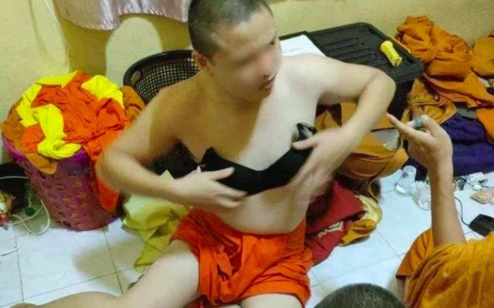 Calon biksu Thailand berdandan seperti wanita dan clubbing tiap malam