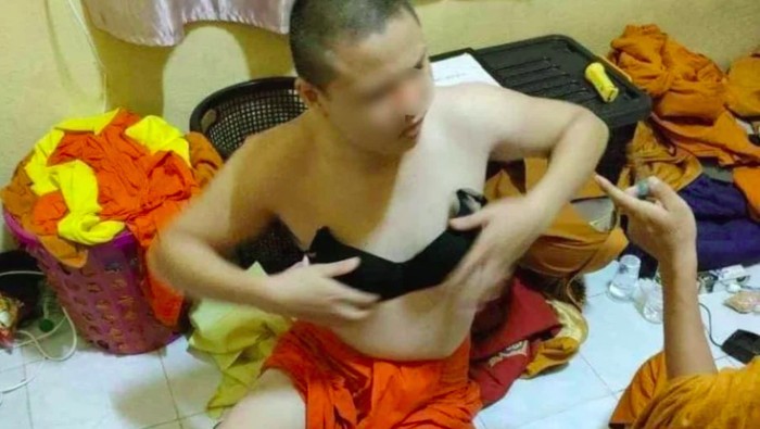Calon biksu Thailand berdandan seperti wanita dan clubbing tiap malam