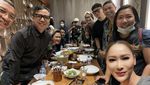 Cantiknya Inul Daratista Saat Masak Bareng Suami dan Makan di Restoran