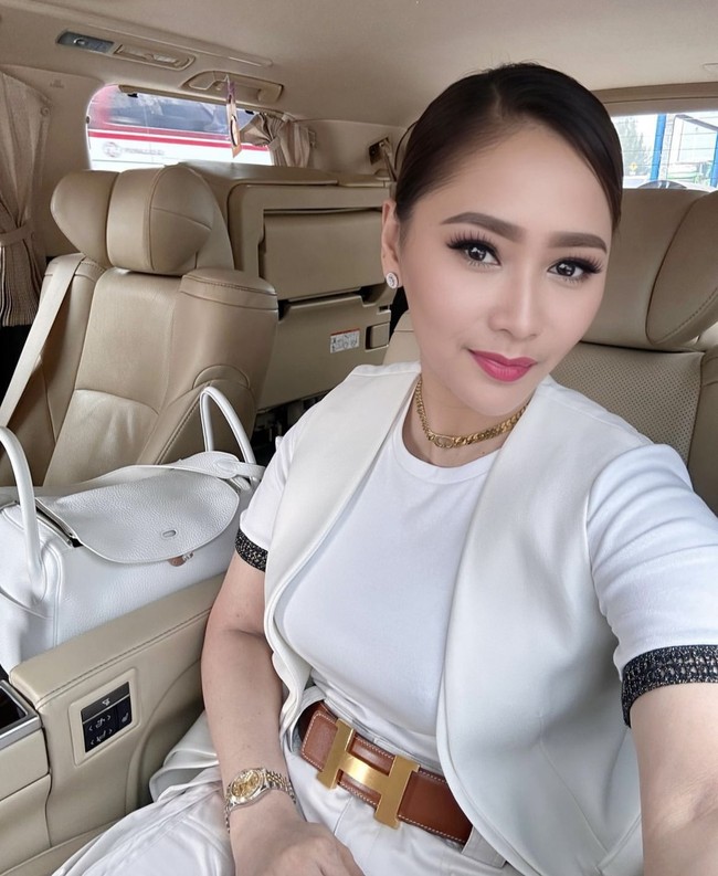 Siapa sangka jika nama Inul Daratista hanyalah nama panggung. Nama asli pedangdut yang lahir pada 21 Januari 1979 itu ialah Ainur Rokhimah. Foto: Instagram @inul.d