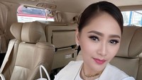 Inul Daratista menjadi sorotan setelah rumor ia punya keponakan yang menjadi pemegang lisensi Miss Universe Indonesia. Namun, rumor tersebut telah ia bantah. Foto: Instagram @inul.d