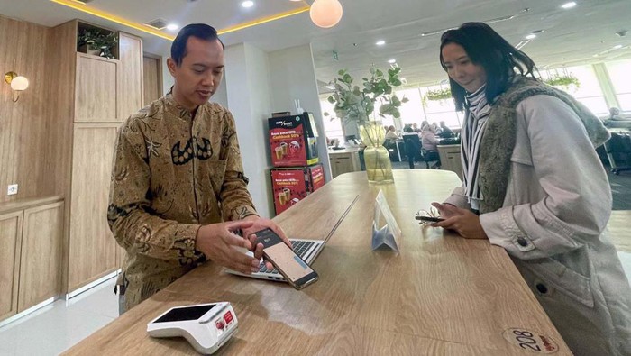 CIMB Niaga memfasilitasi transaksi pembayaran antarnegara (cross-border) bagi Warga Negara Asing (WNA) yang sedang berada di Indonesia.