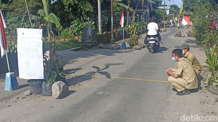 Dinas Perkim Blitar mengukur dan menyurvei jalan rusak