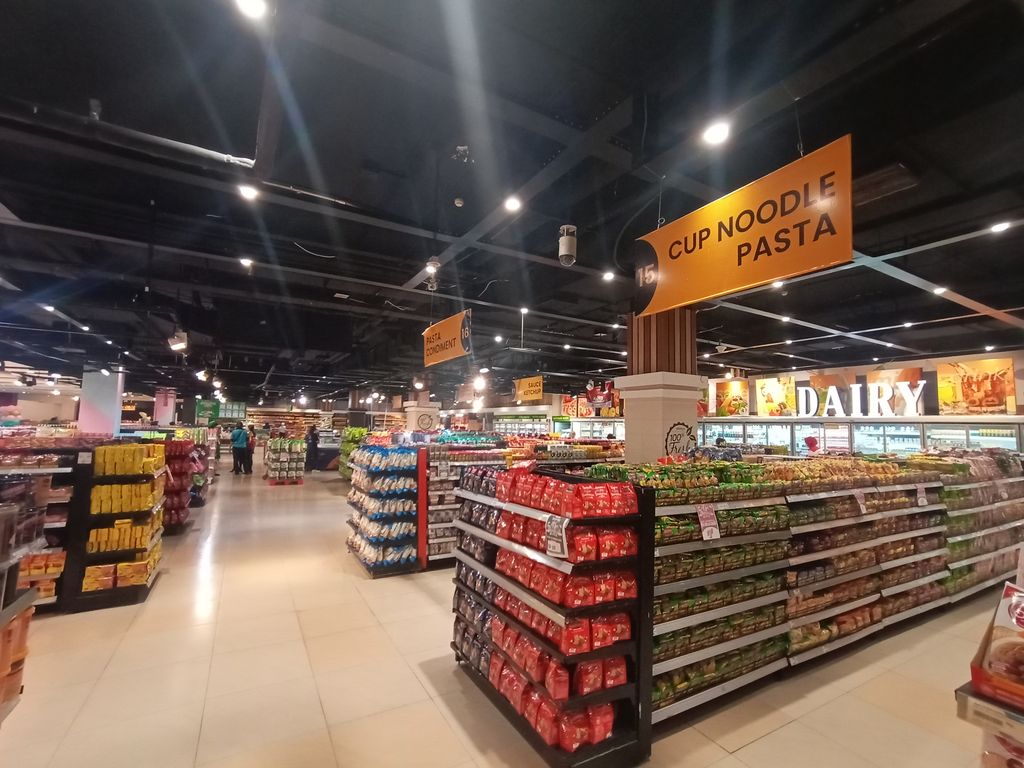 Diskon Transmart Jadi Favorit Ibu-ibu Beli Kebutuhan. (CNBC Indonesia/Eqqi Syahputra)