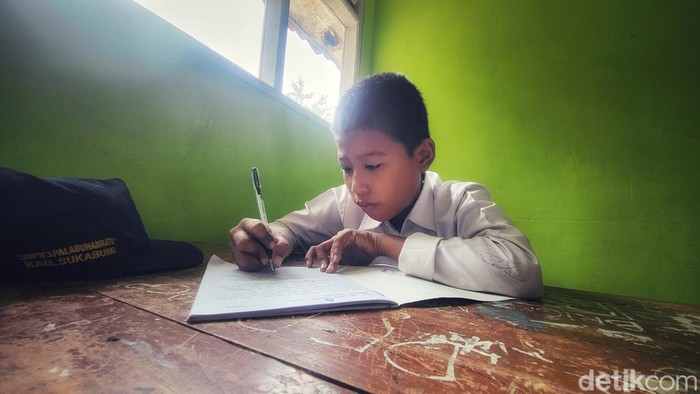 Doel, bocah di Sukabumi yang nyaris putus sekolah karena tersandung masalah biaya