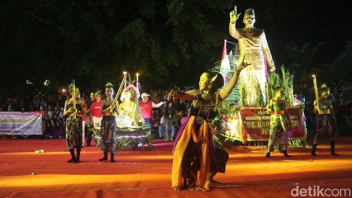 Festival kirab bertajuk Giri Samudra di Pati, Senin (7/8/2023).