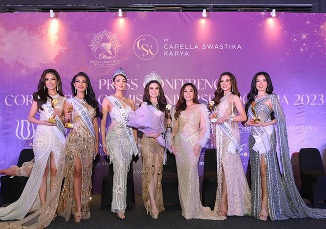 Inilah momen Poppy Capella berpose bersama juara Miss Universe Indonesia 2023, Fabienne Nicole dan sejumlah runner up-nya. Foto: dok. Instagram/@poppycapella_, @missuniverse_id