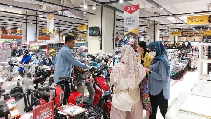 Incar Sepeda Listrik di Transmart Full Day Sale, Pengunjung Ini Hemat Rp 1,4 Jutaan