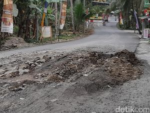Akses Jalan Utama ke Objek Wisata Batuhiu Pangandaran Rusak