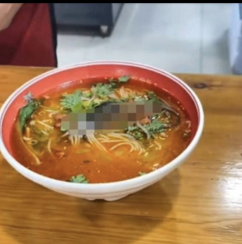 Jijik! Pelanggan Temukan Tikus Jadi 'Topping' Mie di Restoran Ini