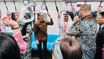 Jokowi Ajak Dubes Asing Naik MRT, Begini Momennya