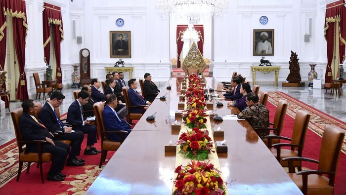 Presiden Joko Widodo (Jokowi) menerima kunjungan kehormatan ketua parlemen tiga negara ASEAN.