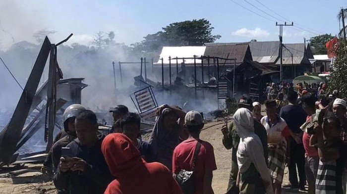 Kebakaran menghanguskan 8 rumah di Wajo, Sulsel.
