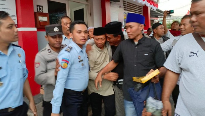 kejari jember tangguhkan penahanan kades korupsi