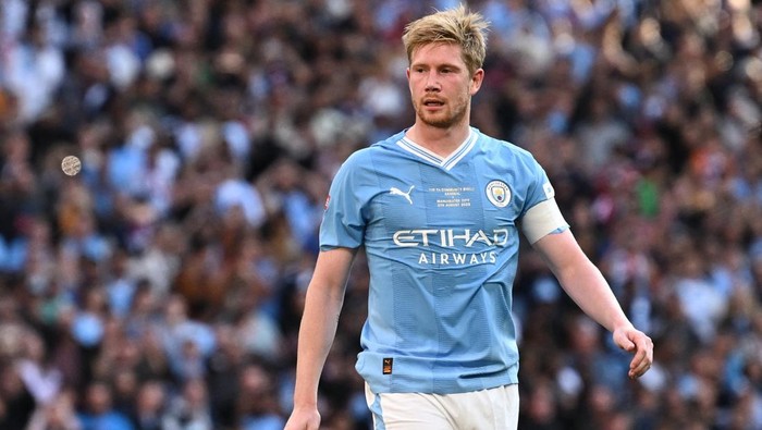 Soccer Football - Community Shield - Manchester City v Arsenal - Wembley Stadium, London, Britain - August 6, 2023  Manchester Citys Kevin De Bruyne reacts after missing a penalty during the penalty shootout REUTERS/Dylan Martinez