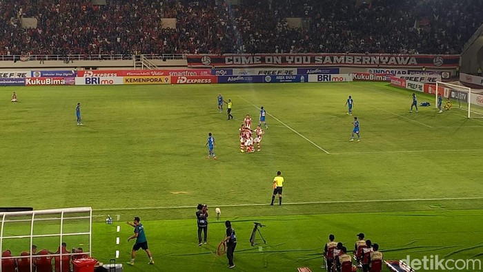 Laga Persis Solo vs Persib Bandung di Stadion Manahan Solo, Selasa (8/8/2023) malam.
