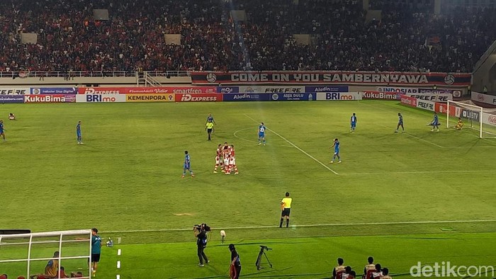 Laga Persis Solo vs Persib Bandung di Stadion Manahan Solo, Selasa (8/8/2023) malam.