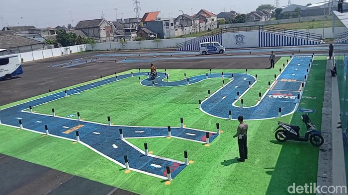 Lintasan baru mirip huruf S yang menggantikan lintasan angka 8 di Satpas Tuban.