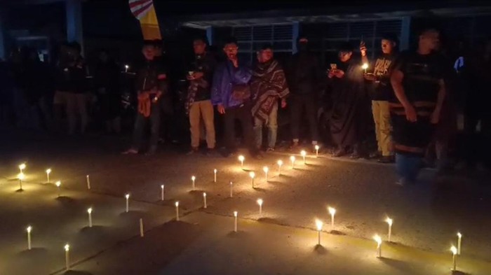 Warga di Kabupaten Mamasa, Sulawesi Barat (Sulbar) memperingati setahun meninggalnya pasangan suami istri Porepadang (54) dan Sabriani (50) yang tewas dibunuh.