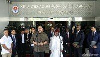 Dalam pertemuan ini, Dito Ariotedjo didampingi oleh Sesmenpora Gunawan Suswantoro.
