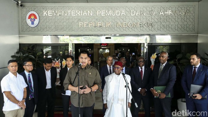 Sekretaris Jenderal Organisasi Kerjasama Islam (OKI) Hissein Brahim Taha berkunjung ke Kementerian Pemuda dan Olahraga RI, Jakarta, Selasa (8/8/2023). Kedatangan untuk bertemu Menpora Dito Ariotedjo.