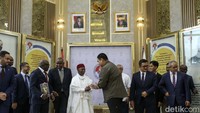 Kedatangan Hissein Brahim Taha disambut langsung oleh Menpora Dito Ariotedjo.  