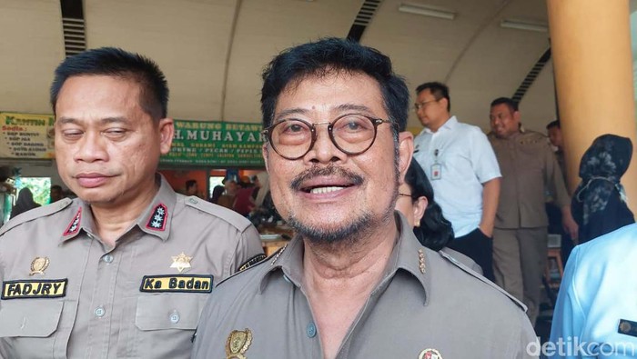 Menteri Pertanian Syahrul Yasin Limpo rapat dengan jajarannya di Kantin Kementerian Pertanian. Rapat itu membahas dampak ancaman El Nino.
