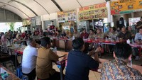 Dalam rapat itu, Syahrul juga mengarahkan jajarannya untuk mempersiapkan 500.000 hektar (ha) pertanian padi sebagai antisipasi penurunan produksi di tengah El Nino. Ia pun meminta mulai pekan depan jajarannya harus langsung turun lapangan. 