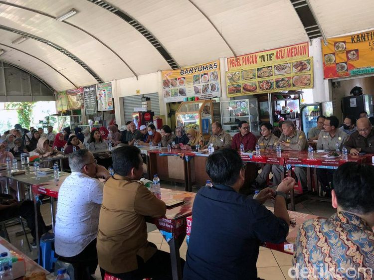 Mentan Gelar Rapat dengan Jajaran di Kantin, Bahas Antisipasi El Nino