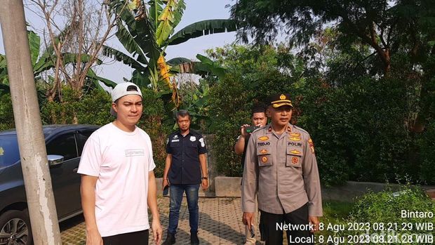 Mobil milik Baim Wong dibobol maling dan kaca belakang dipecahkan. Pencuri mengambil kotak P3K dari mobil Baim Wong. (dok Ist)