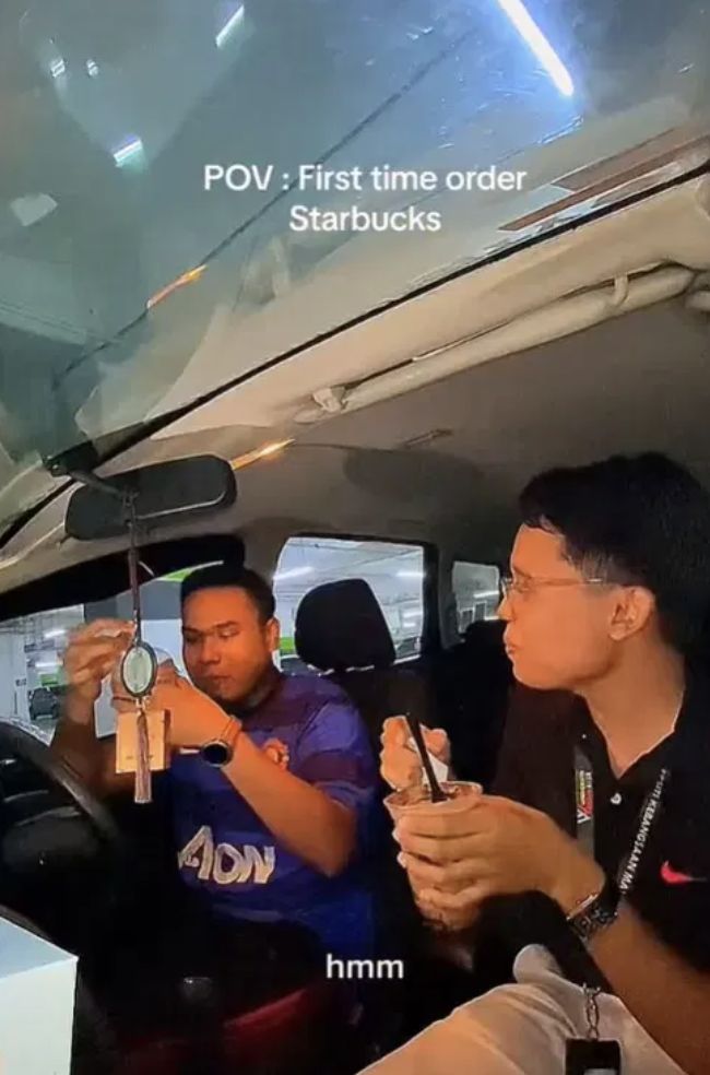 Momen Kocak 2 Pria Pesan Minuman Starbucks Pertama Kali, Malah Minta Boba!
