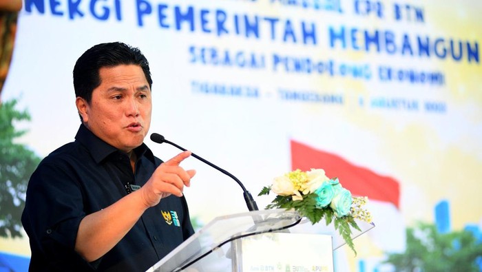 Menteri BUMN Erick Thohir melihat langsung proses akad KPR Massal 10.000 unit rumah subsidi yang dibiayai oleh BTN di Tangerang, Banten. Ini potretnya.
