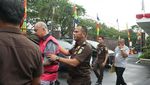 Penampakan Mujianto Berbaju Tahanan yang Ditangkap Usai Jadi Buron