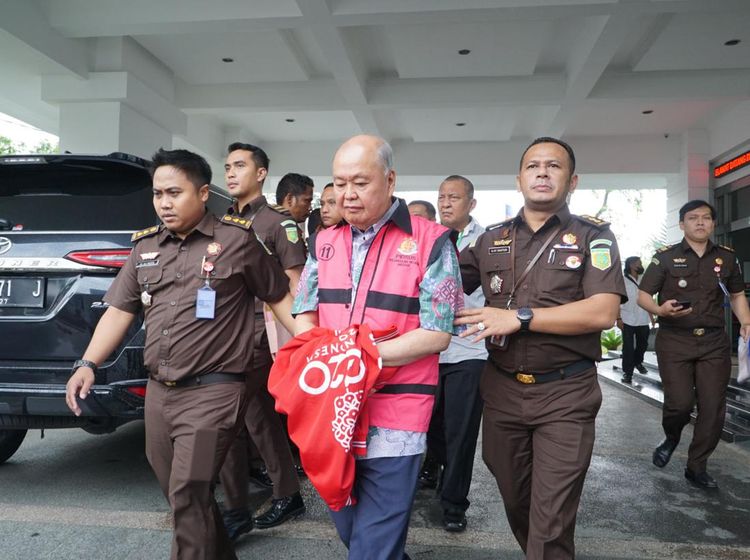 Penampakan Mujianto Berbaju Tahanan yang Ditangkap Usai Jadi Buron